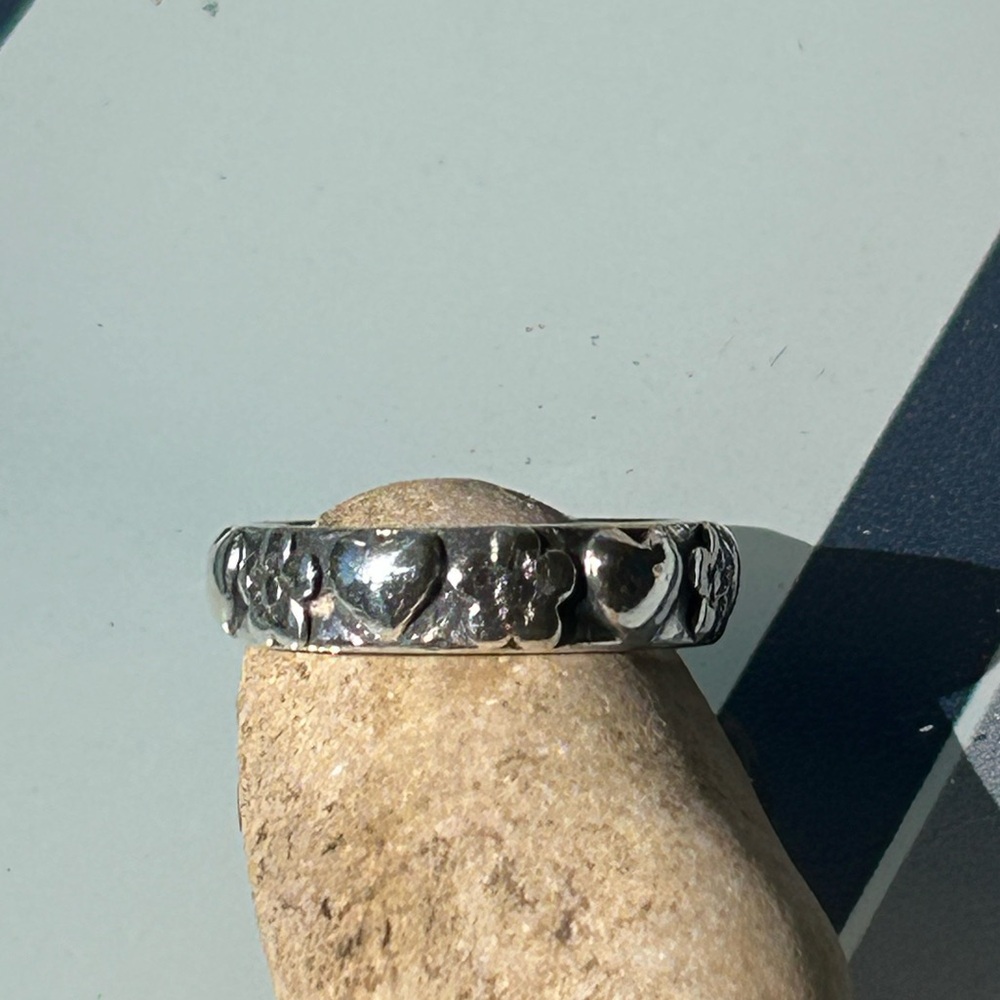 Retired James Avery Heart and Flower Band Ring